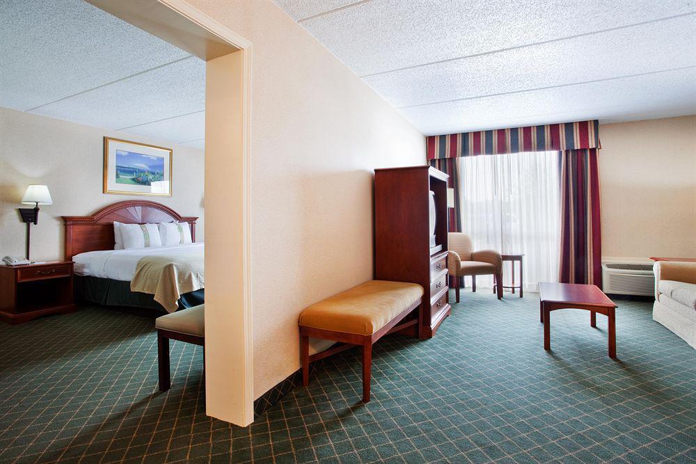White Fairbridge Inn And Suites الغرفة الصورة